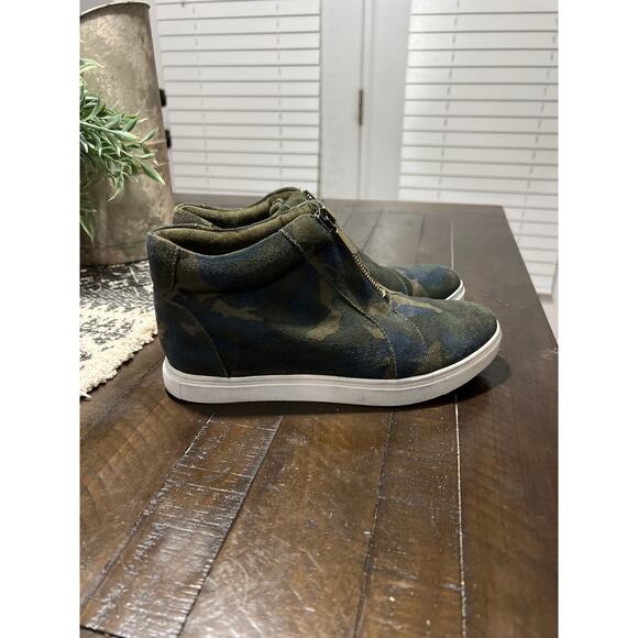Blondo size 8 Glenda camouflage waterproof sneakers shoes - Picture 1 of 5